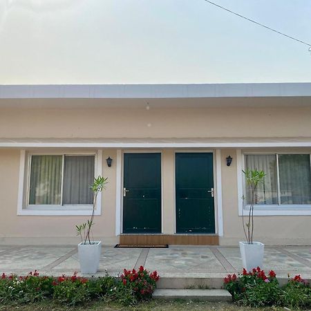The Bougainvillea Cottage Farmstay Near Dehradun , 2 Bedroom Private Cottage Next To Fields And Orchards With Hill Views Buitenkant foto