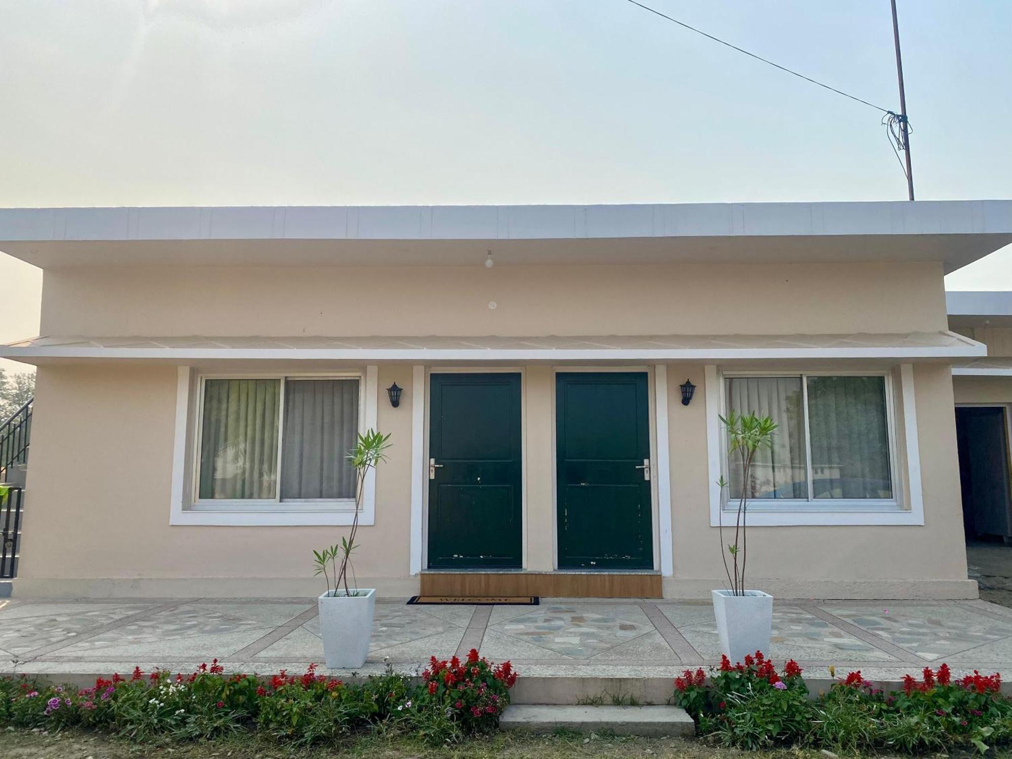 The Bougainvillea Cottage Farmstay Near Dehradun , 2 Bedroom Private Cottage Next To Fields And Orchards With Hill Views Buitenkant foto