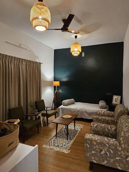 The Bougainvillea Cottage Farmstay Near Dehradun , 2 Bedroom Private Cottage Next To Fields And Orchards With Hill Views Buitenkant foto
